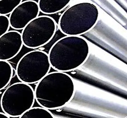 Tubos Metálicos Galvanizados e Mourões de Concreto ou Aço